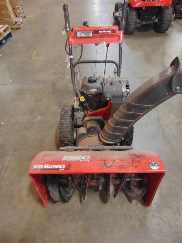 lot 85 image: MTD 30 in Yard Machine 2 Stage Snowblower 31AH6ZFH729