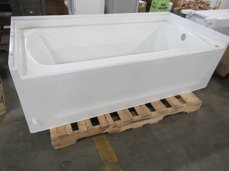 lot 208 image: Sterling Ensemble 5 ft. Right Drain Bathtub in White, 71171120-0