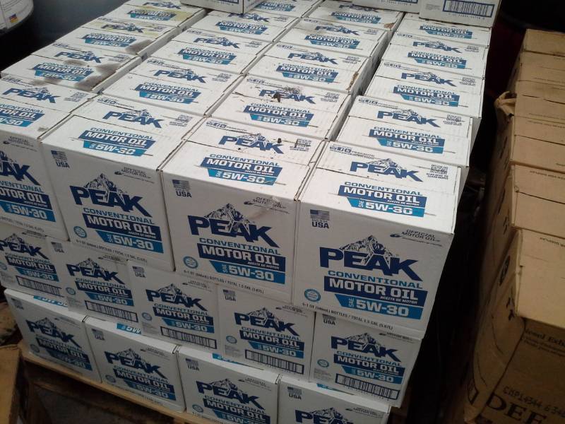 lot 90 image: 10 Cases of Peak Conventional Motor Oil 5W-30 1-qt. Bottles