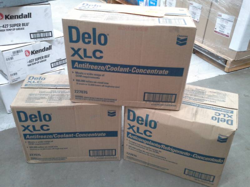 lot 127 image: 3 Cases of Chevron Delo XLC AntifreezeCoolant-Concentrate 1-Gallon Bottles