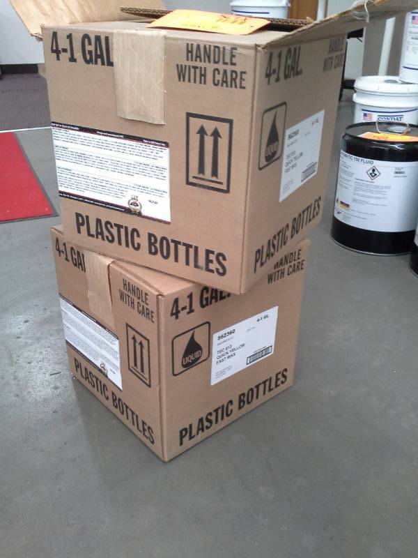 lot 130 image: 1.75 Cases of Technicians Choice TEC513 Quick Yellow Wax 1-Gallon Bottles
