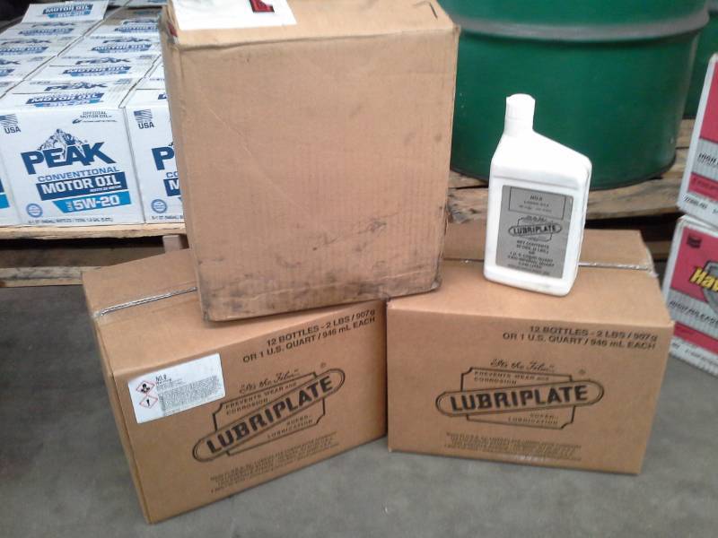 lot 132 image: 2.2 Cases of Lubriplate No. 0 Lubricant 1-qt. Bottles