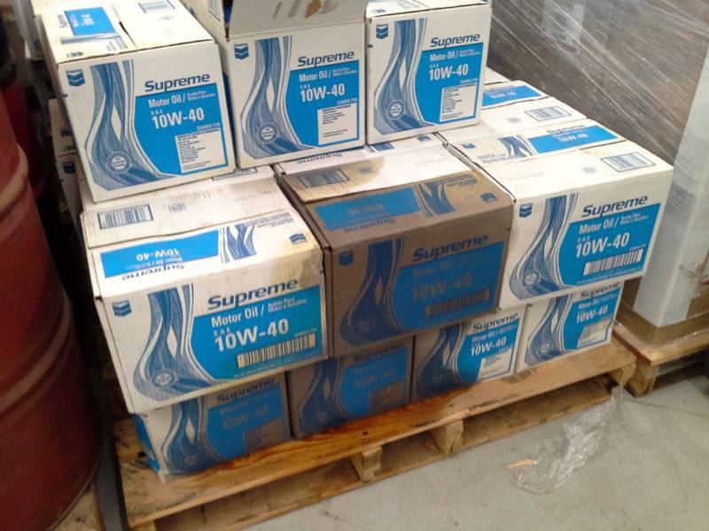lot 153 image: 10 Cases of Chevron Supreme Motor Oil 10W-40 1-qt. Bottles