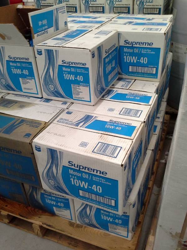 lot 154 image: 16 Cases of Chevron Supreme Motor Oil 10W-40 1-qt. Bottles