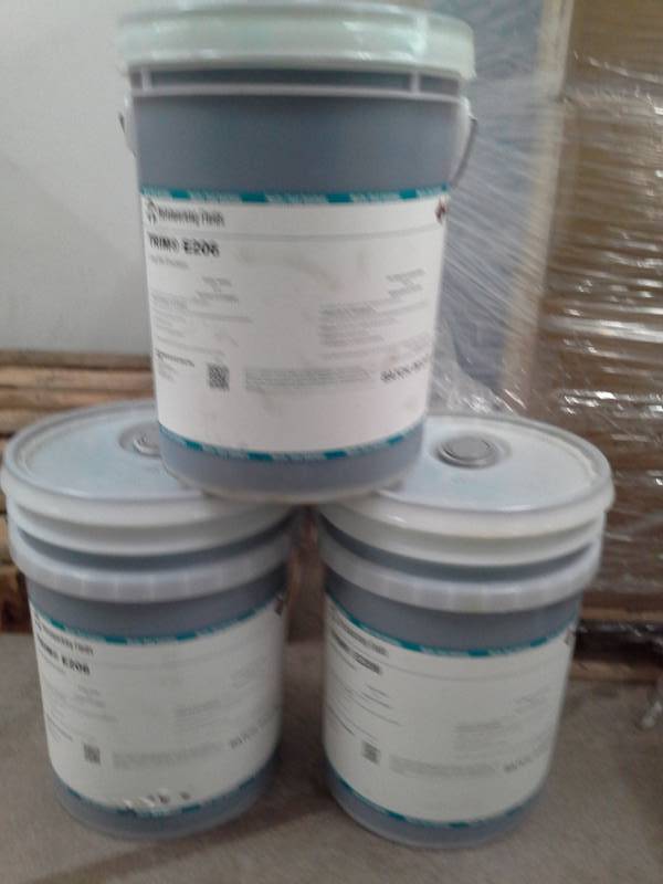 lot 160 image: 3 Buckets of Master Fluid Solutions Master Trim TRIM E206 Long Life Emulsion Metalworking Fluid 5-Gallon
