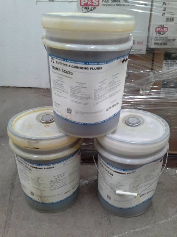 lot 162 image: 3 Buckets of Master Fluid Solutions Master Trim TRIM SC620 Premium Low-Oil Semisynthetic Cutting and Grinding Fluid 5-Gallon