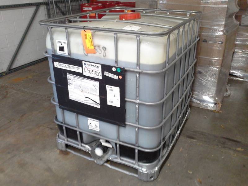 lot 59 image: 1 Tote of Chevron Final Drive Gear Lubricant SAE 60 Approx 250-Gallon
