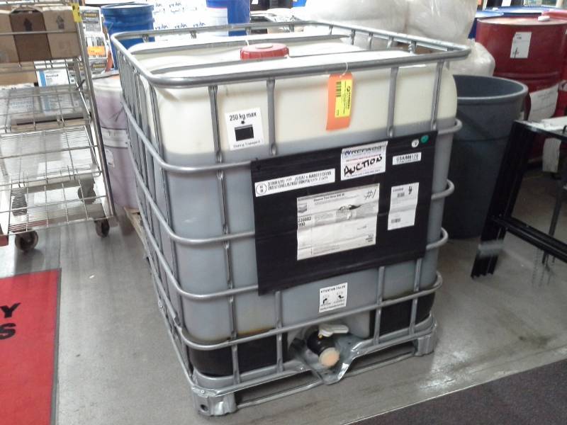 lot 171 image: 1 Tote of Chevron Final Drive Gear Lubricant SAE 60 250-Gallon