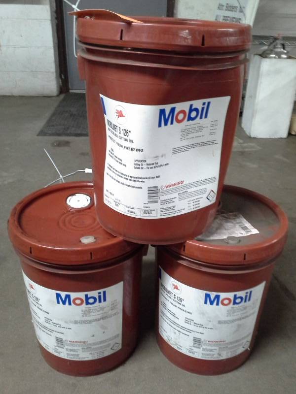 lot 186 image: 3 Buckets of Mobil Mobilmet S 126 Water Soluble Cutting Oil 5-Gallon
