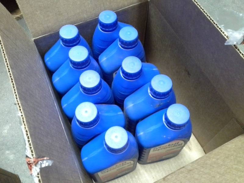 lot 188 image: 10 Bottles of Mobil Special Motor Oil 10W-30 1-qt.