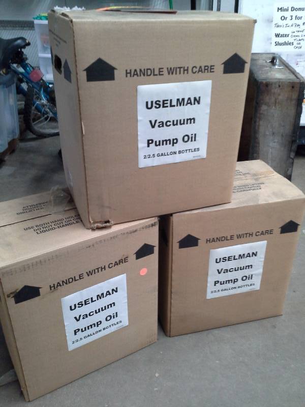 lot 237 image: 3 Cases of Uselman Vacuum Pump Oil 2.5-Gallon Bottles