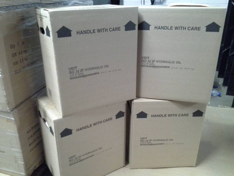 lot 239 image: 4 Cases of Veit ISO 32 ZF Hydraulic Oil 2.5-Gallon Bottles