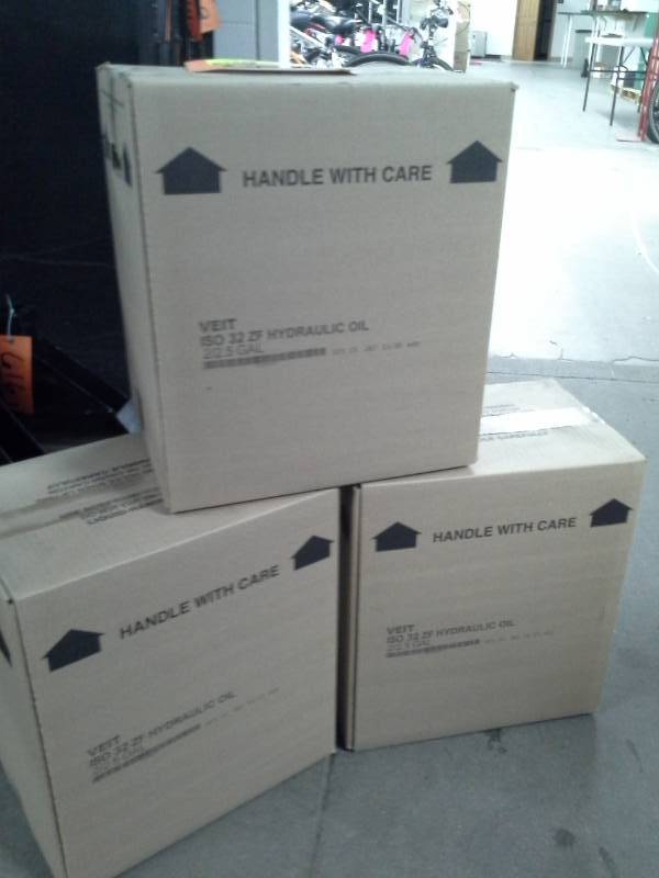 lot 240 image: 3 Cases of Veit ISO 32 ZF Hydraulic Oil 2.5-Gallon Bottles