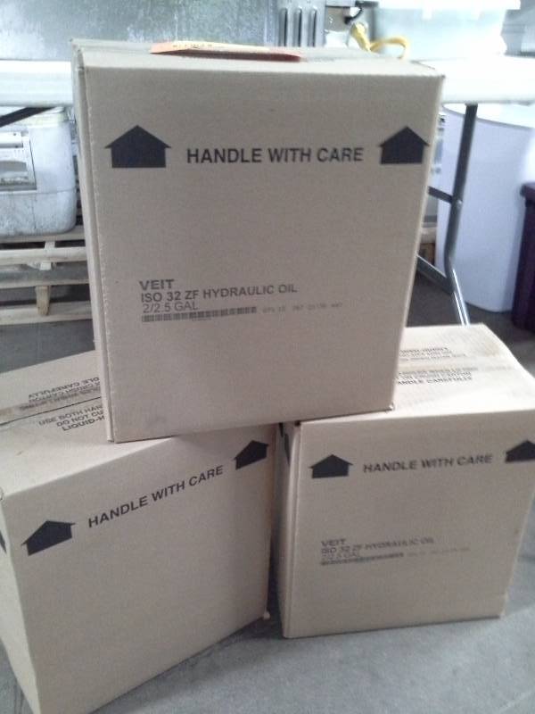 lot 242 image: 3 Cases of Veit ISO 32 ZF Hydraulic Oil 2.5-Gallon Bottles