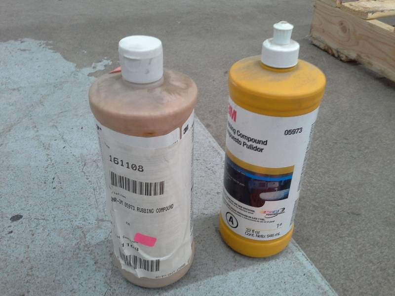 lot 354 image: 2 Bottles of 3M Rubbing Compound 32-oz.