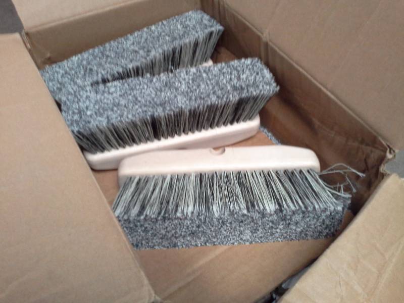 lot 370 image: 1 Case of  Push Broom Heads