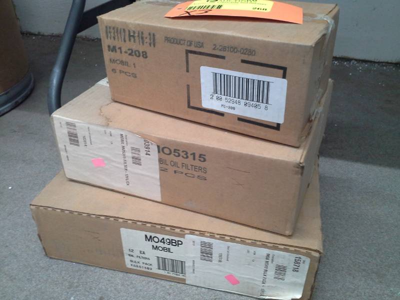 lot 268 image: Three Cases of Misc. Oil Filters
