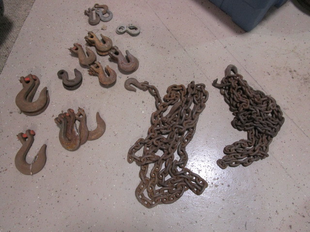 lot 260 image: CHAINS AND HOOKS