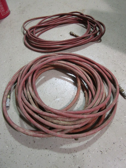 lot 262 image: RED AIR HOSE