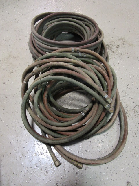 lot 265 image: RED AND GREEN INTERTWINED HOSE