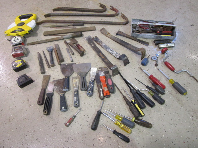 lot 266 image: ASSORTED HAND TOOLS