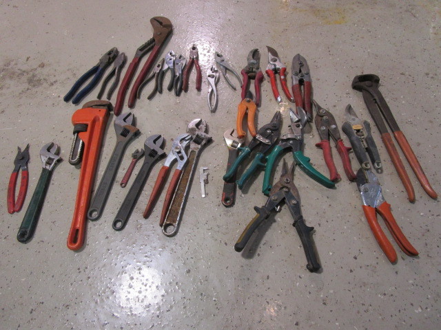 lot 267 image: ASSORTED HAND TOOLS