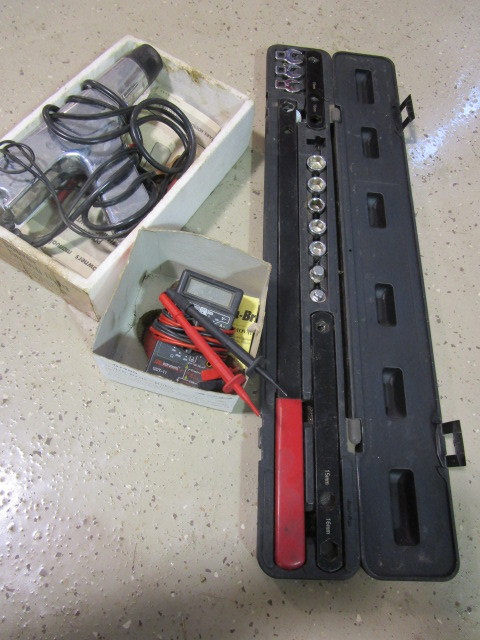 lot 280 image: SERPENTINE BELT TOOL, VOLTMETER, TIMING LIGHT