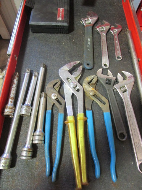 lot 306 image: ASSORTED WRENCHES, DRIVERS, GEAR RATCHET SOCKET SETS-METRIC AND STANDARD, MORE