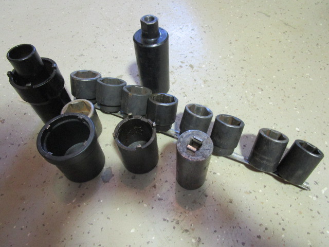 lot 314 image: LARGE SNAP ON SOCKETS, SPINDLE LOCK OUT WRENCH AND MORE