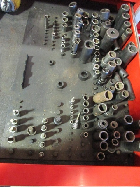 lot 316 image: LOTS AND LOTS OF SOCKETS-MOSTLY SNAP ON BRAND