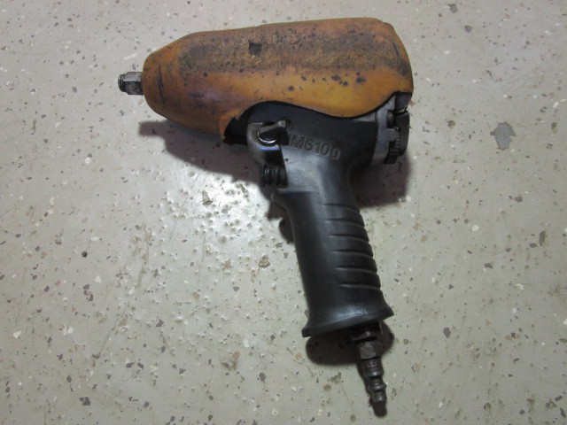 lot 318 image: SNAP ON TOOLS AIR IMPACT WRENCH