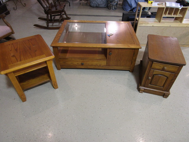 lot 334 image: OAK ACCENT TABLES