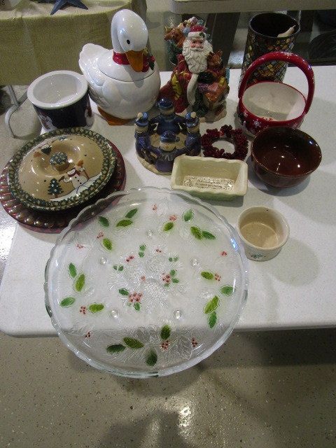 lot 347 image: CHRISTMAS HOLIDAY CERAMICS
