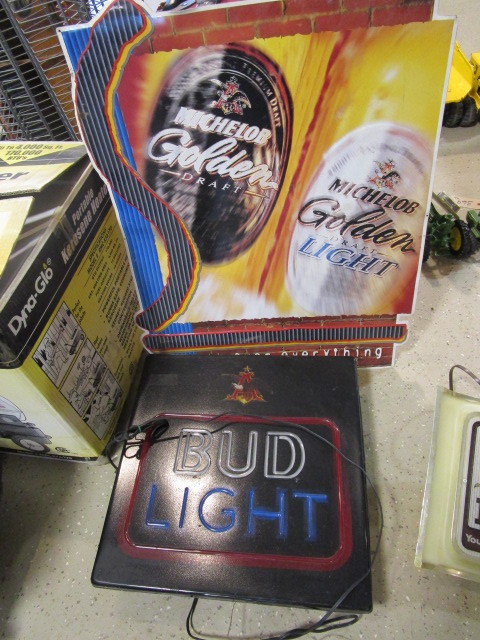 lot 361 image: BUD LIGHT AND MICHELOB GOLDEN LIGHT LIGHT UP AND METAL SIGN