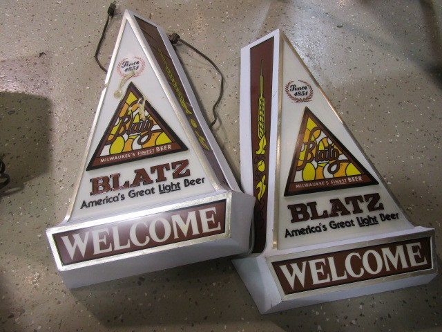 lot 364 image: BLATZ LIGHT UP SIGNS