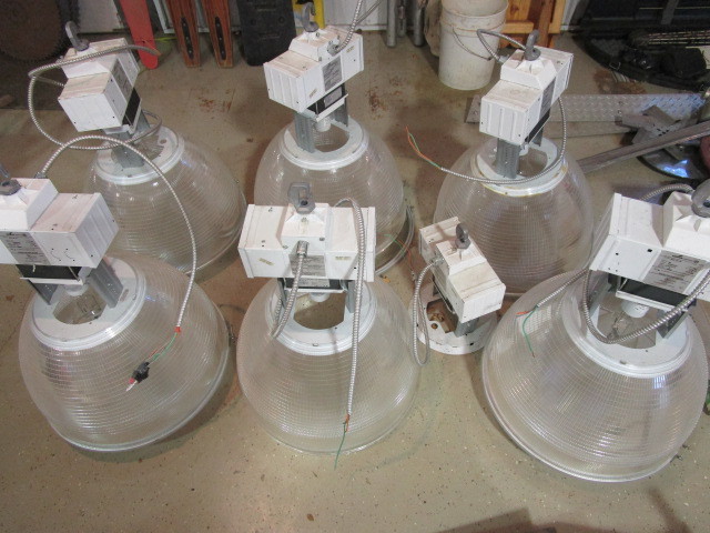 lot 379 image: INDUSTRIAL SODIUM LIGHT FIXTURES