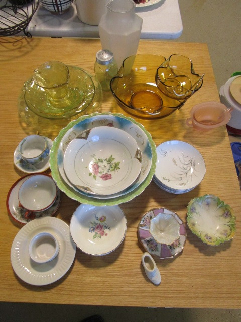 lot 388 image: DEPRESSION GLASS, PORCELAIN PLATES,  CUPS & SAUCERS, MORE