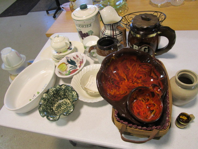 lot 389 image: LONGABERGER, EAST TEXAS POTTERY, LENOX, PYREX AND MORE