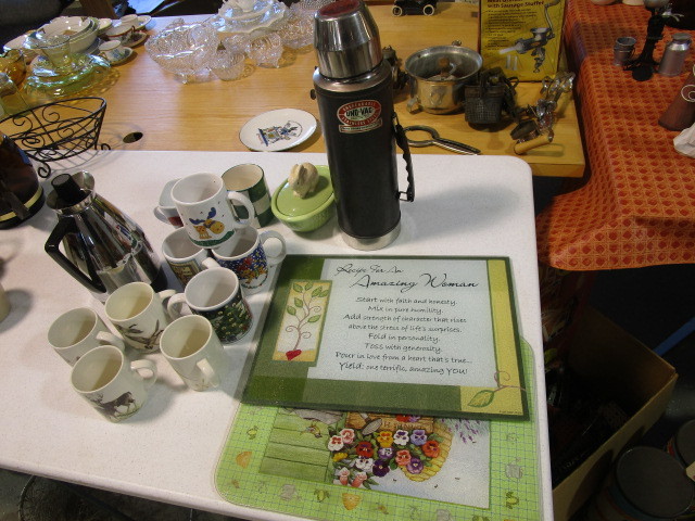lot 390 image: GLASS PLACEMATS, COFFEE MUGS, THERMOS, CARAFFE, MORE