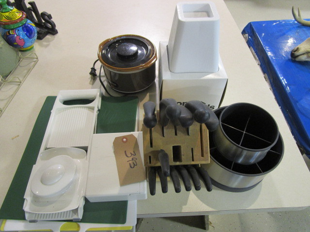 lot 393 image: PAMPERED CHEF, KITCHEN KNIVES AND MORE