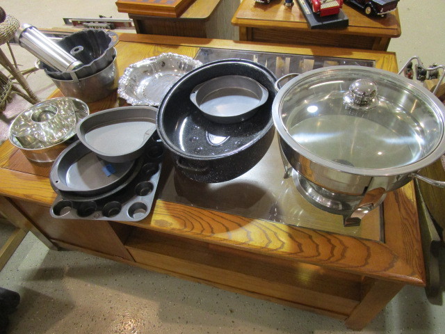 lot 394 image: CHAFFING, BAKING, SERVING