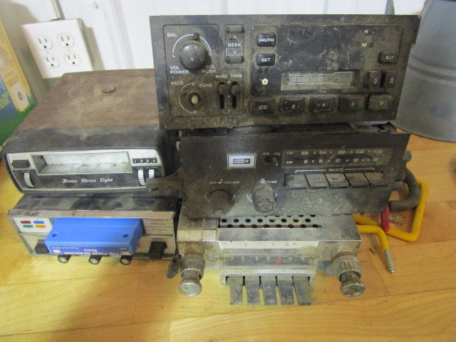 lot 399 image: OLD CAR STEREOS INCLUDES 2 EIGHT TRACKS