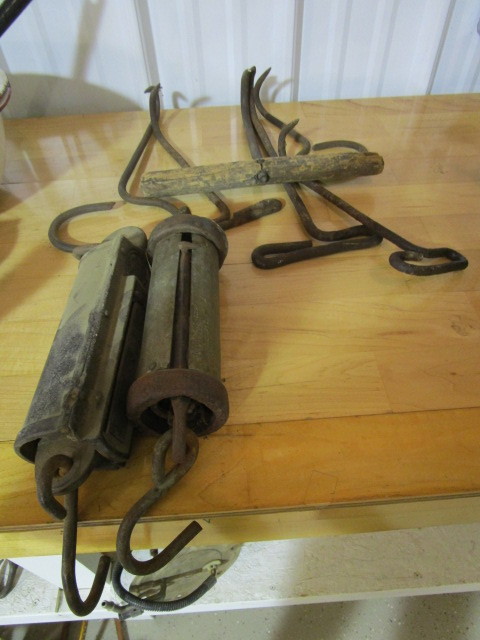 lot 404 image: VINTAGE MEAT HOOKS AND SCALES