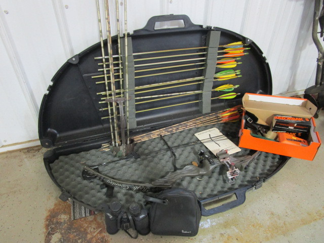 lot 217 image: HIGH COUNTRY TOXONICS PREDATOR BOW AND ACCESSORIES