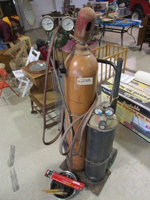 lot 233 image: WELDING TANKSON A WHEELED STAND