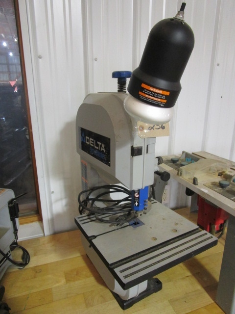 lot 236 image: DELTA SHOP MASTER BAND SAW