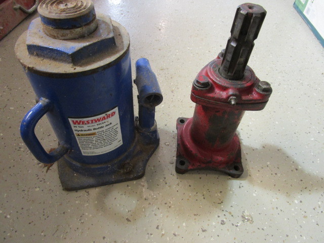 lot 255 image: 2 BOTTLE JACKS