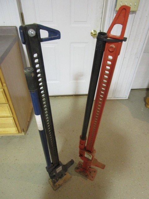 lot 256 image: 2 FLOOR JACKS