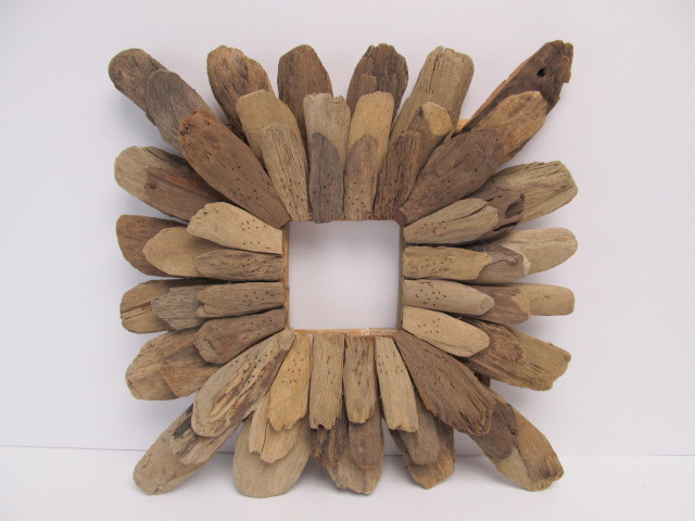 lot 14 image: Hand Made Folk Art Driftwood Picture Frame