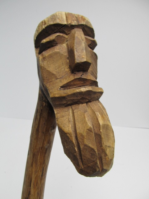 lot 16 image: Vintage Hand Carved Wooden Cane